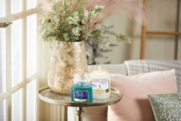 Snow Globe Wonderland Candle Original Large Jar Candle Yankee Candle, White, 10.7cm x 16.8cm - Fresh & Clean - thumbnail 7