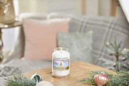 Snow Globe Wonderland Candle Original Large Jar Candle Yankee Candle, White, 10.7cm x 16.8cm - Fresh & Clean - thumbnail 6