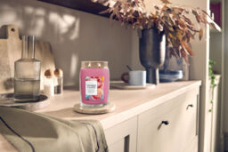 Iced Berry Lemonade Candle Yankee Candle, Pink - Citrus - thumbnail 4