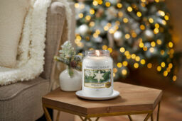 Sparkling Snow Candle Yankee Candle, White, 10.7cm x 16.8cm - Woody - thumbnail 4
