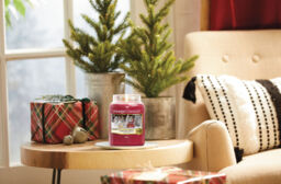 Christmas Magic Candle Original Large Jar Candle Yankee Candle, Red, 10.7cm x 16.8cm - Sweet & Spicy - thumbnail 5