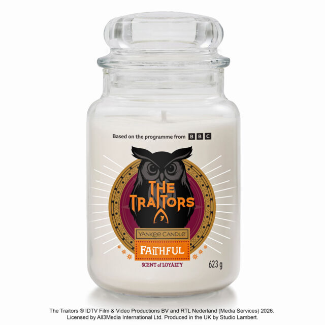 The Traitors: Faithful Candle Original Large Jar Candle Yankee Candle, Black, 10.7cm x 16.8cm - Fresh & Clean - image 1