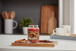 Cinnamon Stick Candle Original Large Jar Candle Yankee Candle, Orange, 10.7cm x 16.8cm - Sweet & Spicy - thumbnail 4