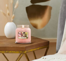Fresh Cut Roses Candle Original Medium Jar Candle Yankee Candle, Pink, 10.7cm x 12.7cm - Floral - thumbnail 4