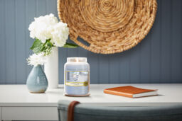 A Calm & Quiet Place Candle Original Large Jar Candle Yankee Candle, Blue, 10.7cm x 16.8cm - Floral - thumbnail 4