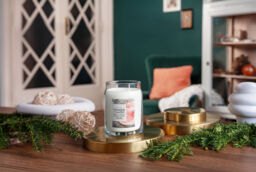 White Spruce & Grapefruit Candle Yankee Candle - Citrus - thumbnail 4