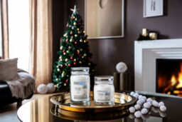 Winter Walk Candle Signature Large Jar Candle Yankee Candle, White - Fresh & Clean - thumbnail 5