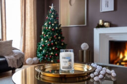 Winter Walk Candle Signature Large Jar Candle Yankee Candle, White - Fresh & Clean - thumbnail 4
