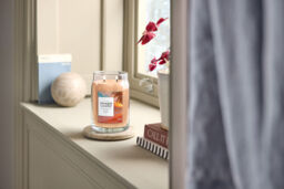 Pink Sands Glow Candle Yankee Candle - Floral - thumbnail 4