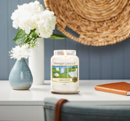 Clean Cotton® Candle Original Large Jar Candle Yankee Candle, White, 10.7cm x 16.8cm - Fresh & Clean - thumbnail 5
