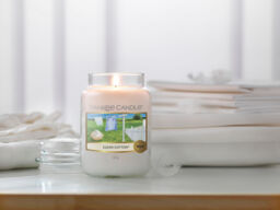 Clean Cotton® Candle Original Large Jar Candle Yankee Candle, White, 10.7cm x 16.8cm - Fresh & Clean - thumbnail 4