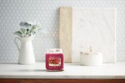 Black Cherry Candle Original Medium Jar Candle Yankee Candle, Red, 10.7cm x 12.7cm - Fruity - thumbnail 5