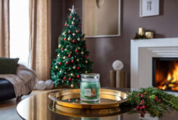 Tree Trimming Candle Signature Medium Jar Candle Yankee Candle, Light Green - Citrus - thumbnail 4