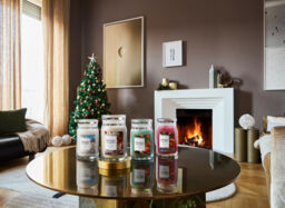 Tree Trimming Candle Signature Medium Jar Candle Yankee Candle, Light Green - Citrus - thumbnail 5