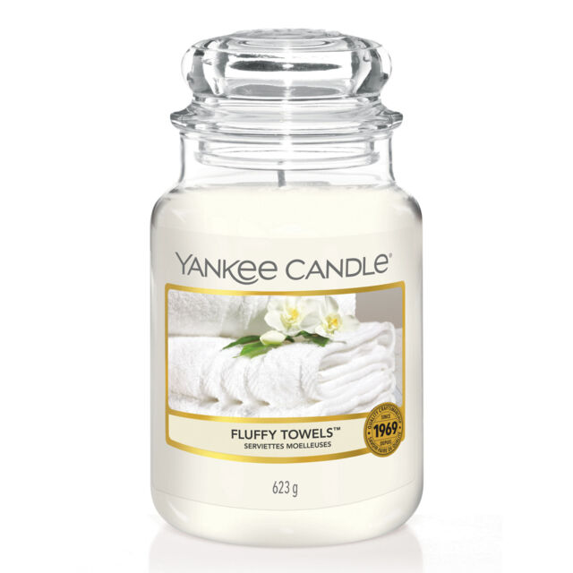 Fluffy Towels™ Candle Original Large Jar Candle Yankee Candle, White, 10.7cm x 16.8cm - Fresh & Clean - image 1