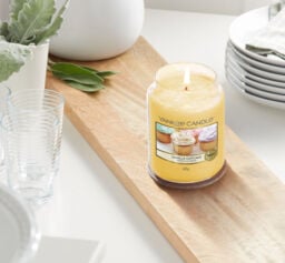 Vanilla Cupcake Candle Original Large Jar Candle Yankee Candle, Yellow, 10.7cm x 16.8cm - Sweet & Spicy - thumbnail 5