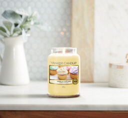 Vanilla Cupcake Candle Original Large Jar Candle Yankee Candle, Yellow, 10.7cm x 16.8cm - Sweet & Spicy - thumbnail 4
