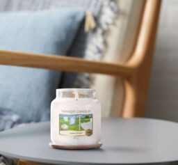 Clean Cotton® Candle Original Medium Jar Candle Yankee Candle, White, 10.7cm x 12.7cm - Fresh & Clean - thumbnail 5