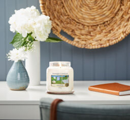 Clean Cotton® Candle Original Medium Jar Candle Yankee Candle, White, 10.7cm x 12.7cm - Fresh & Clean - thumbnail 4