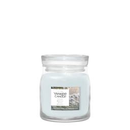 Snow Kissed Pine Candle Yankee Candle, White - Woody - thumbnail 1
