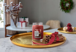 Sparkling Cinnamon Candle Yankee Candle, Red - Sweet & Spicy - thumbnail 4