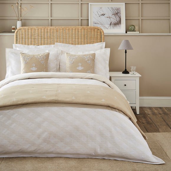 Dorma Pensthorpe Jacquard Waffle Natural 100% Cotton Duvet Cover and Pillowcase Set White