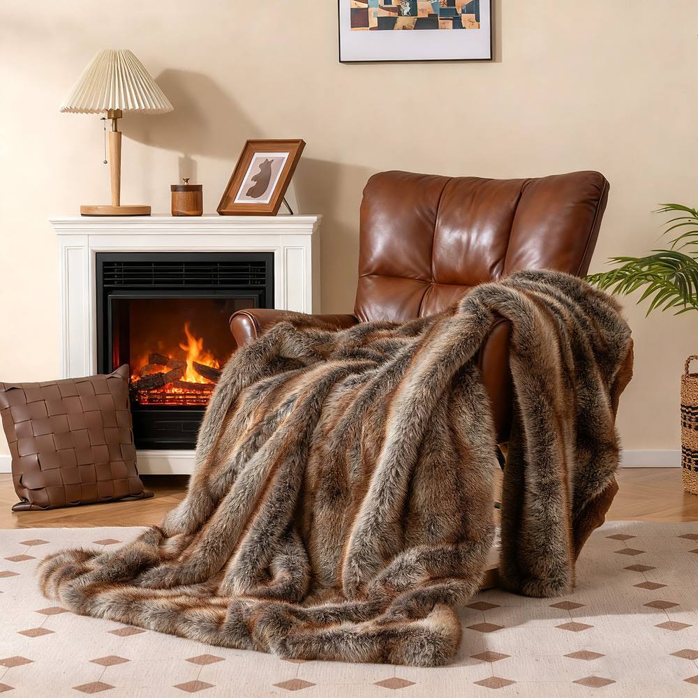 Gymax Soft Plush Throw Blanket 780GSM Fuzzy Faux Fur Decoration