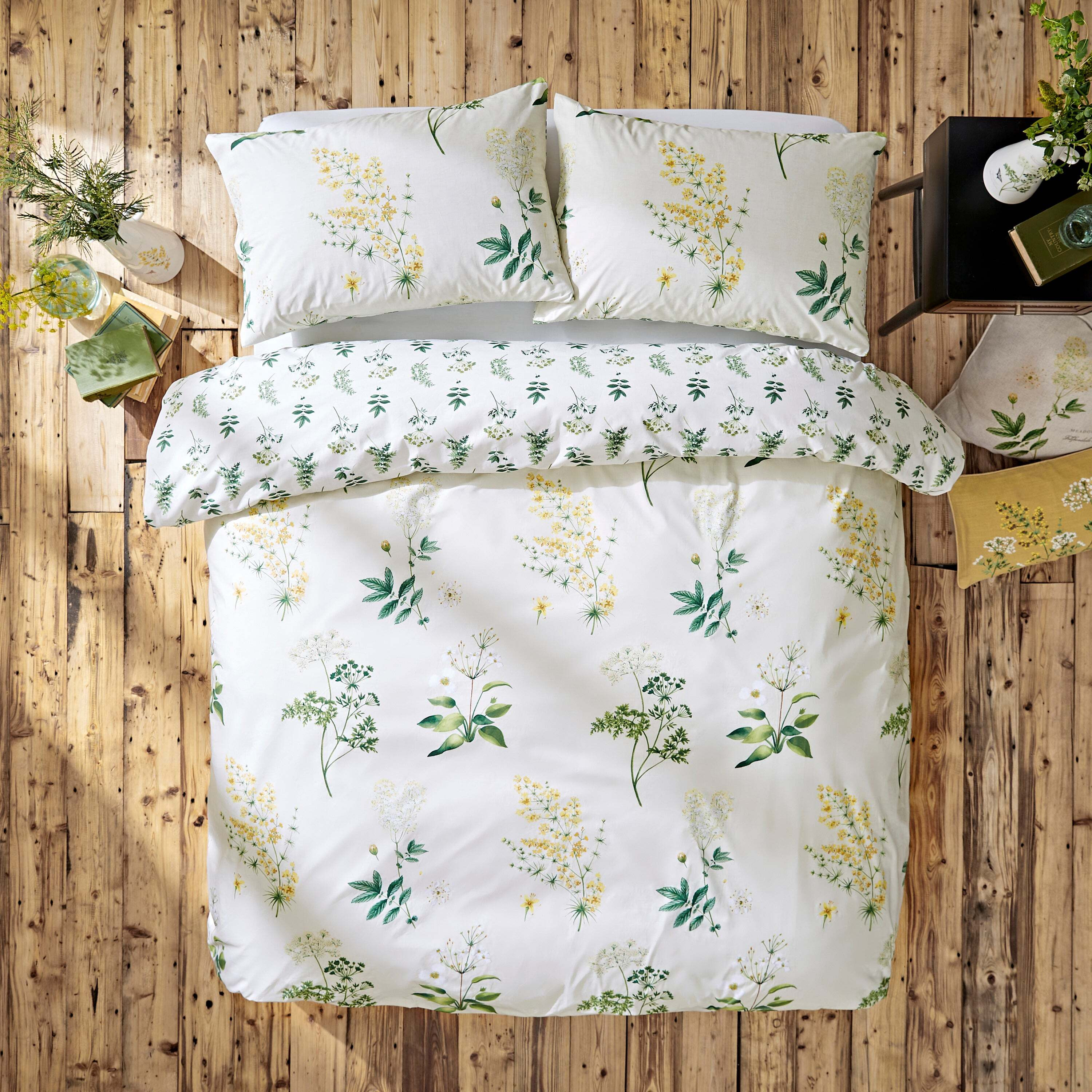 Marsh Botanical 100 Cotton Duvet Cover and Pillowcase Set White/Green