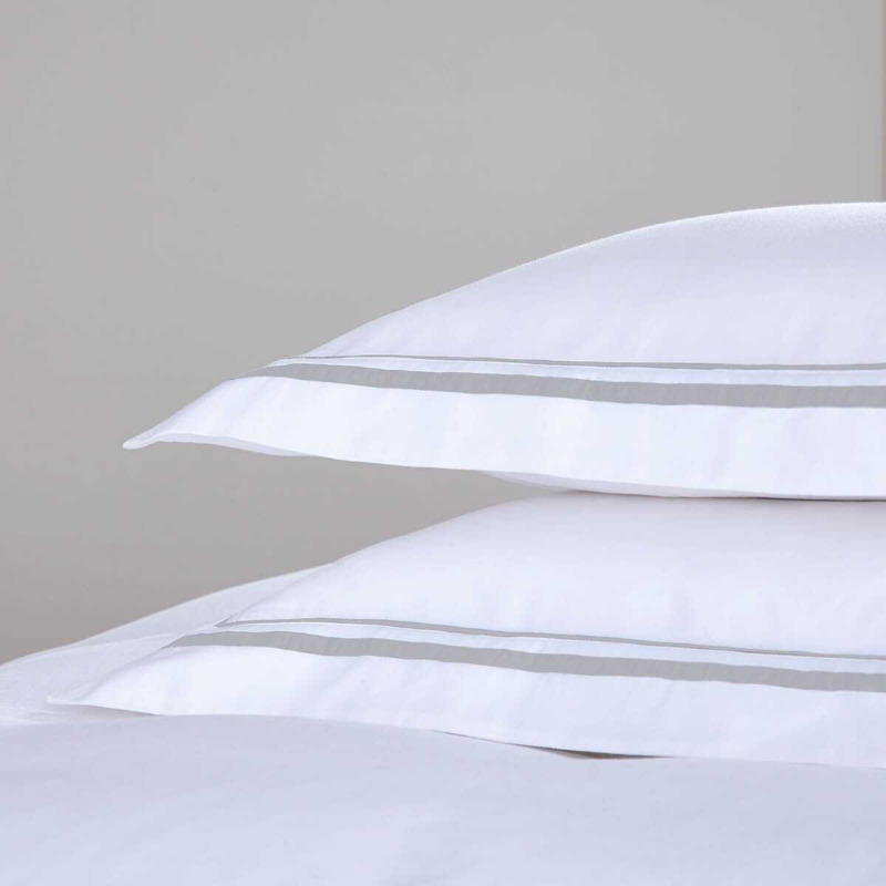 DUSK Pair of Knightsbridge Egyptian Cotton Pillow Cases Super King