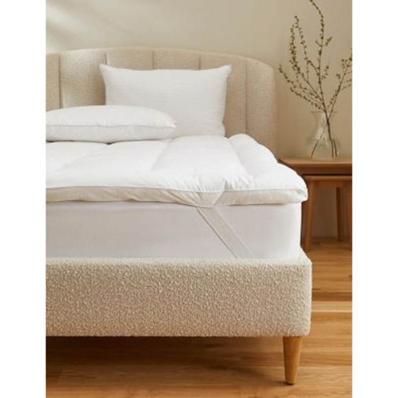 M&S Ultimate Comfort Mattress Topper DBL White, White by Marks