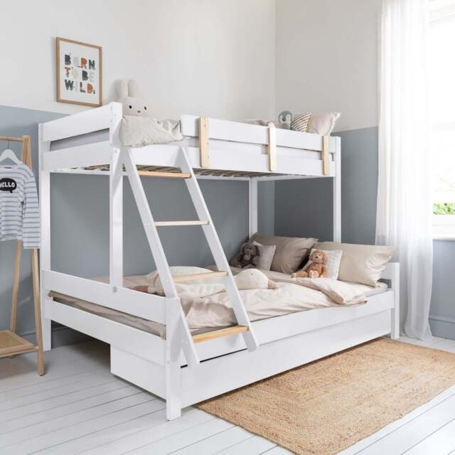 Una Triple Bunk Bed with Single and Double Bed with Flo Trundle in ...