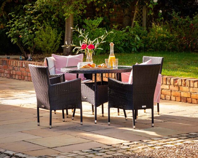 4 Rattan Chairs & Small Round Dining Table Set in Black & White ...