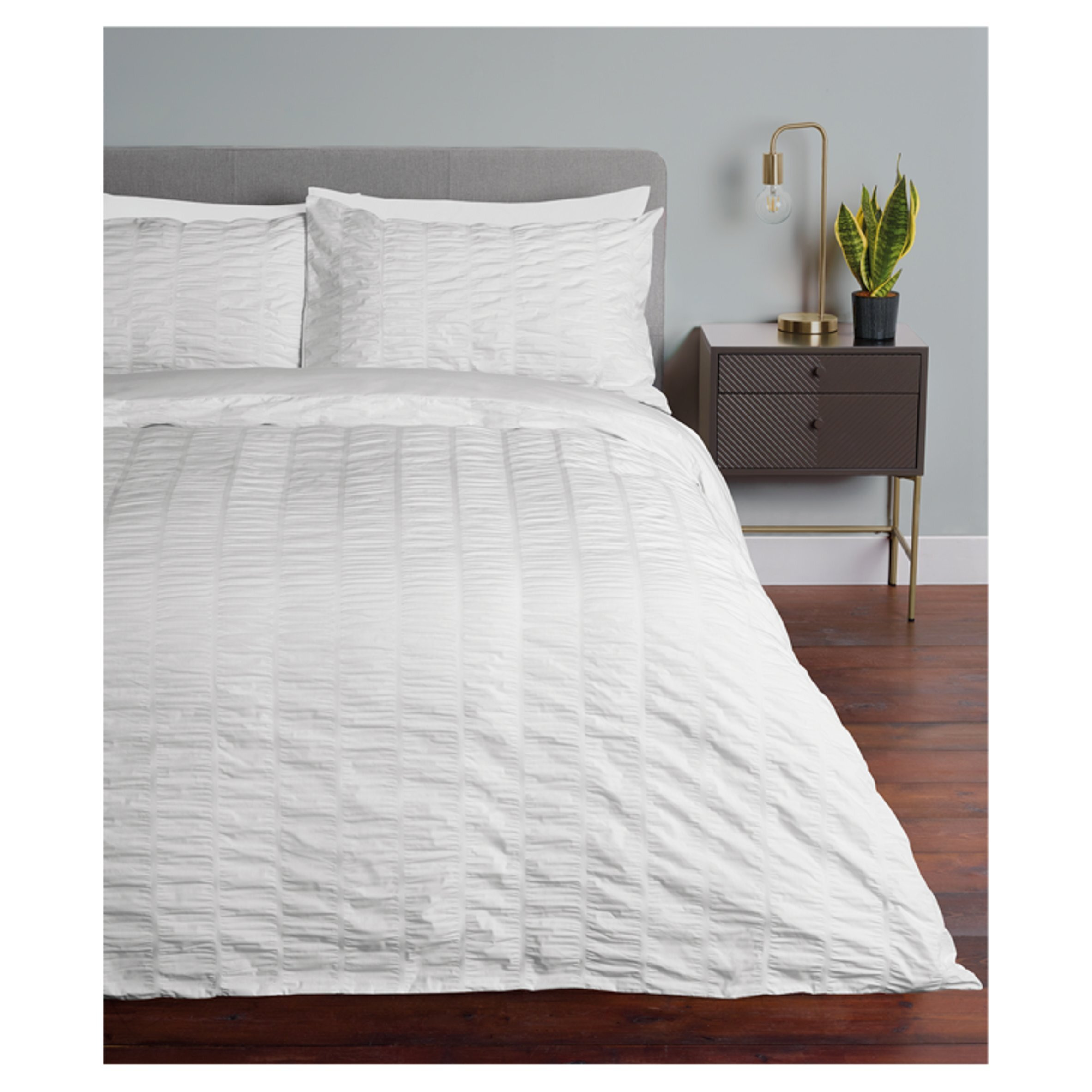 Fox & Ivy Oversized White Seersucker Duvet Set Double by Tesco