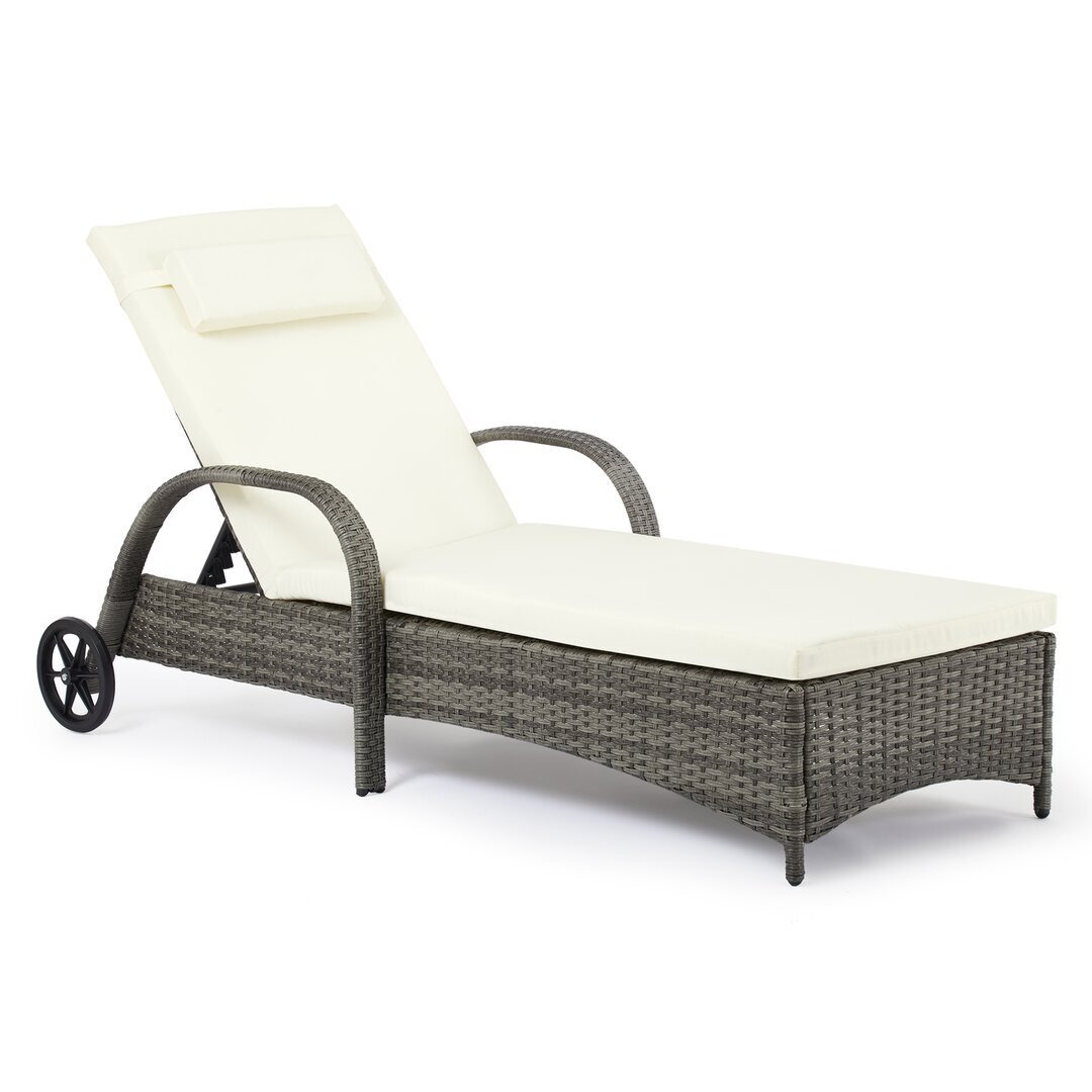 Rattan Furniture Outdoor Sun Lounger, Patio Rattan Lounge Chair Made Of