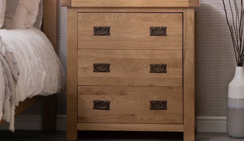 Chest of drawers by Chiltern Oak Furniture