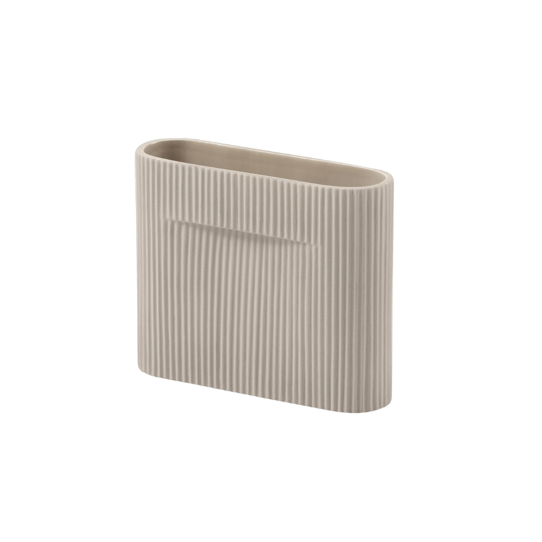 Ridge Small Vase - / H 16.5 cm - Ceramic by Muuto White/Beige