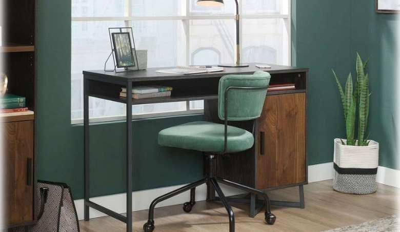 Currys Desk and chair